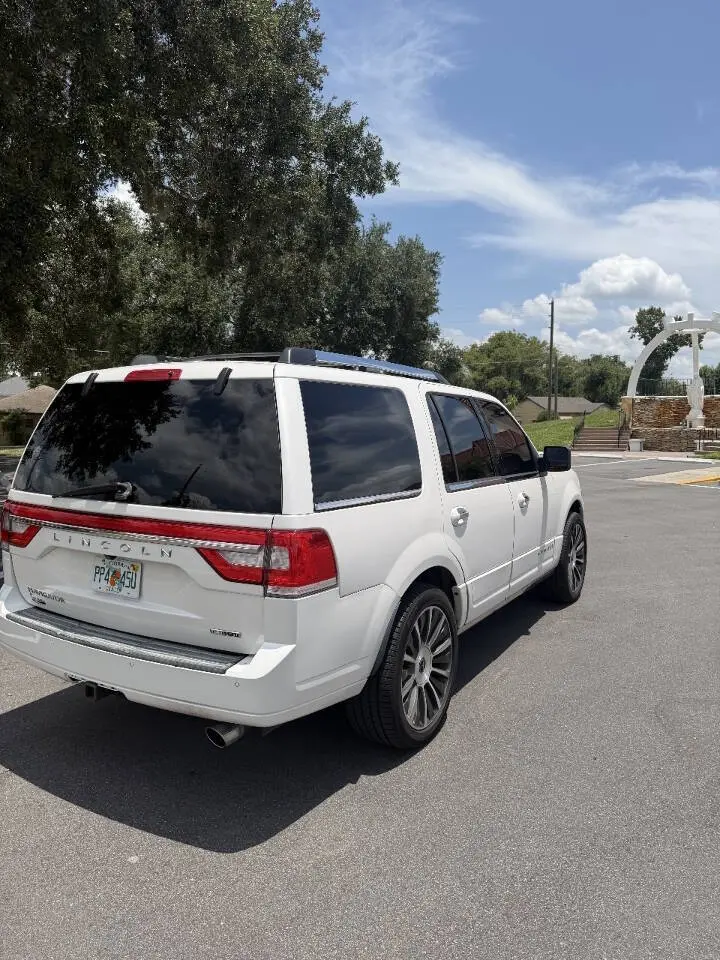 2015 Lincoln Navigator 4x4 photo 3