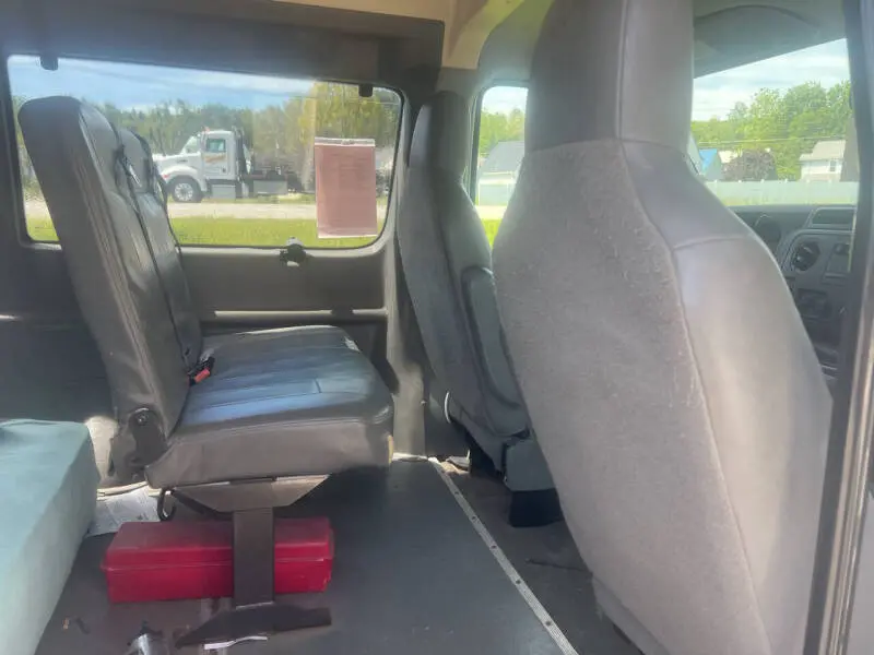 2011 Ford E-Series E-250 Extended photo 5