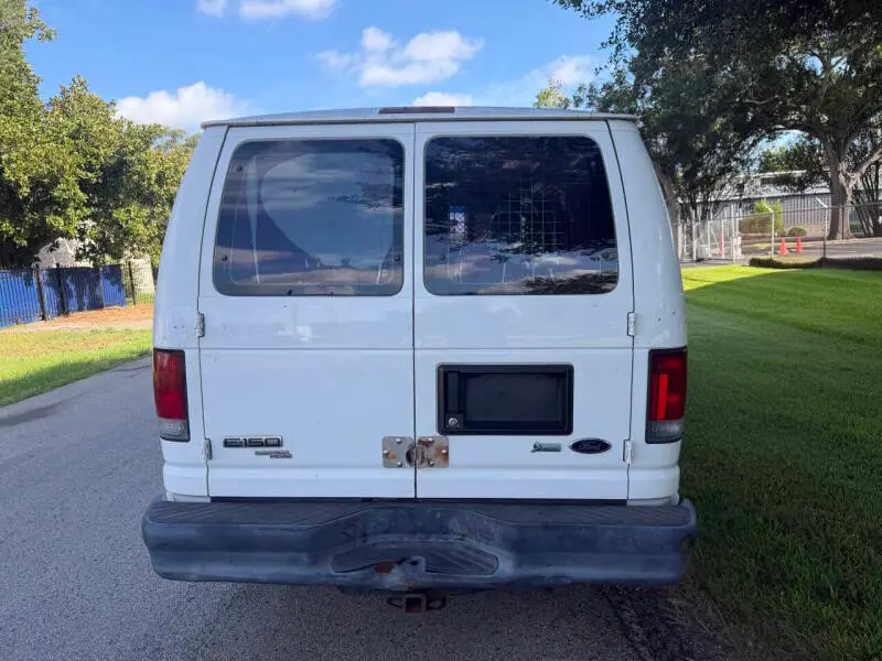 2011 Ford E-Series E-150 Van photo 5