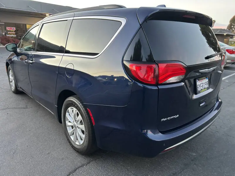 2018 Chrysler Pacifica Touring Plus photo 5