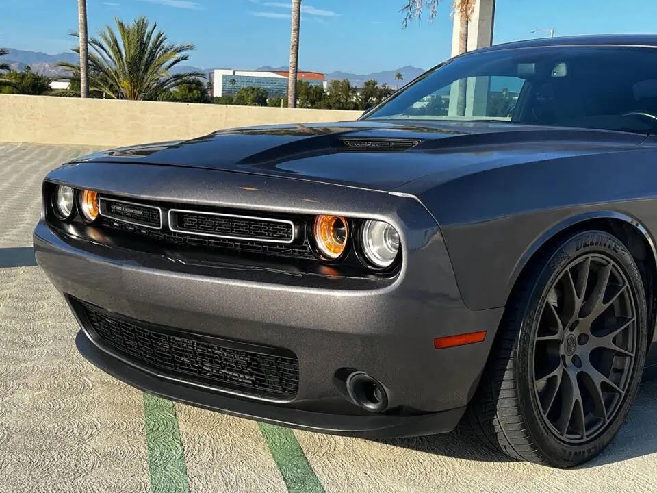 2019 Dodge Challenger SXT Auto photo 3