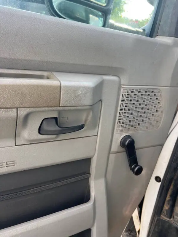 2013 Ford E-Series E-150 Van photo 3