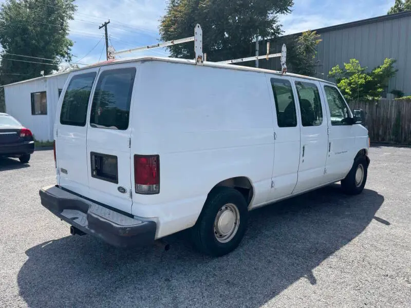 2003 Ford E-Series E-150 Van photo 4