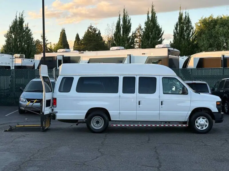 2014 Ford E-Series E-250 Extended photo 4