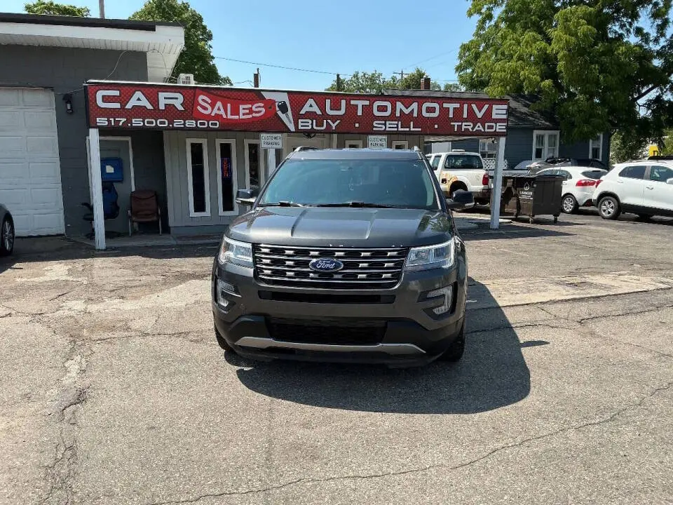 2017 Ford Explorer XLT 4WD photo 3