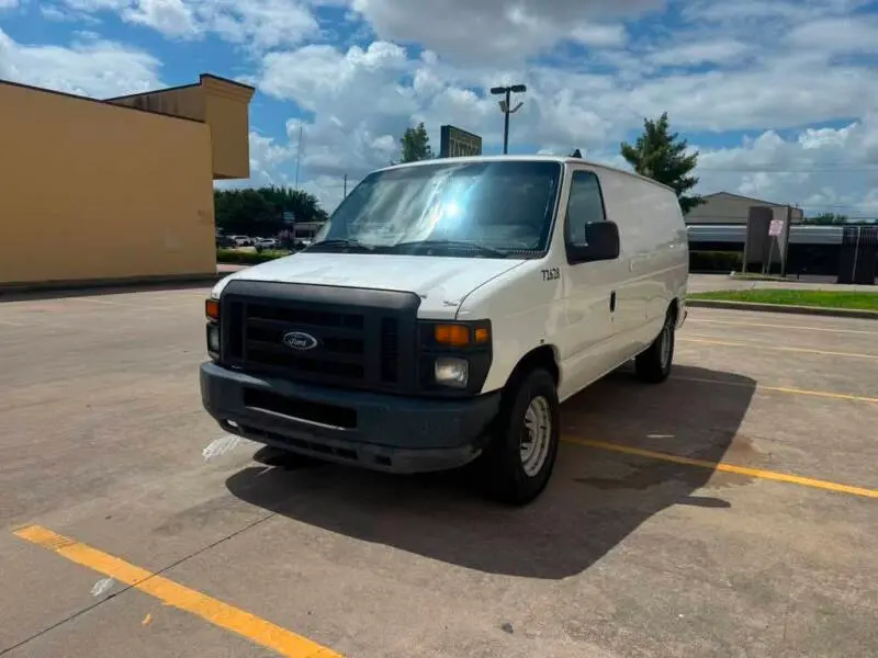 2009 Ford E-Series E-250 Van photo 3