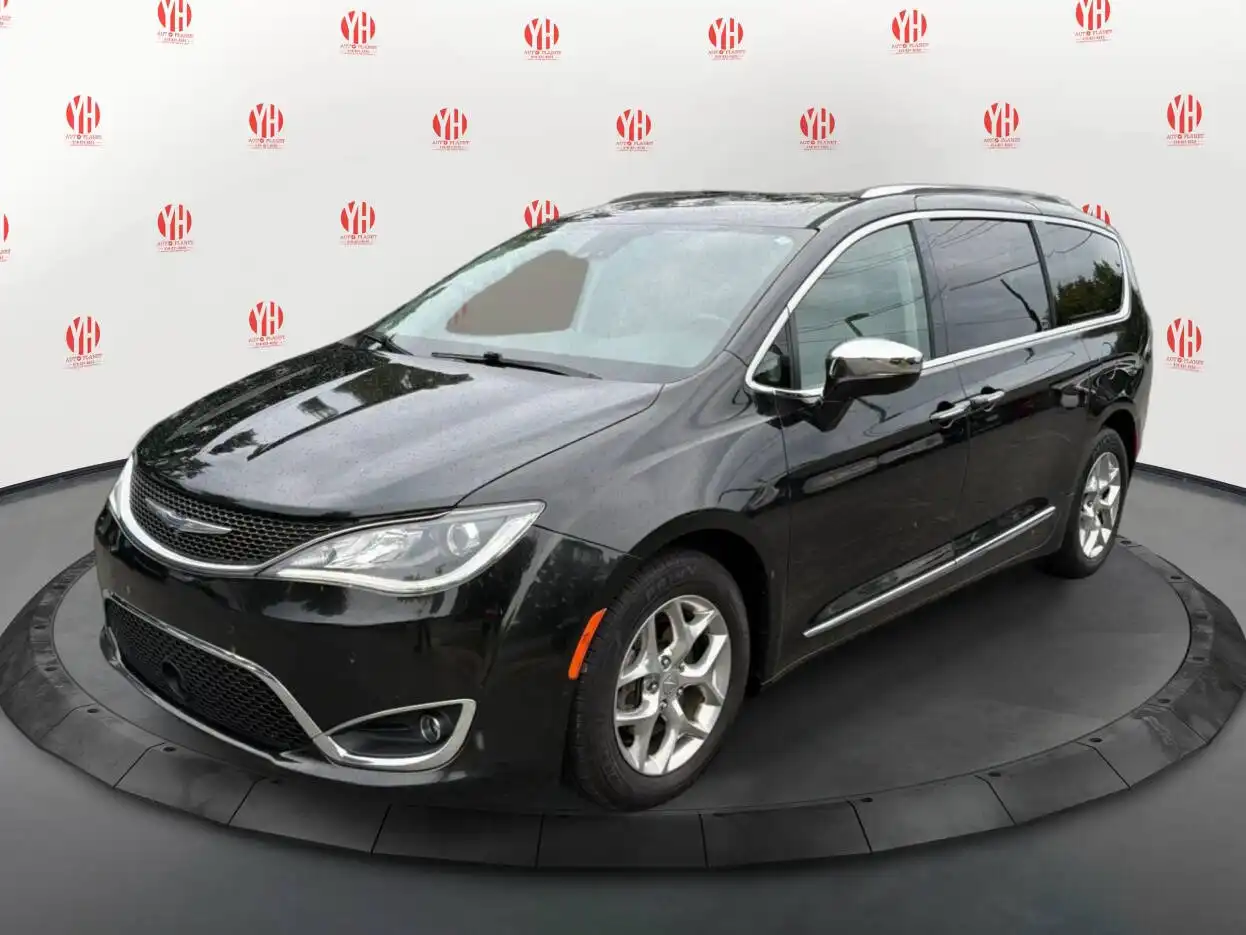 2018 Chrysler Pacifica Limited's photo