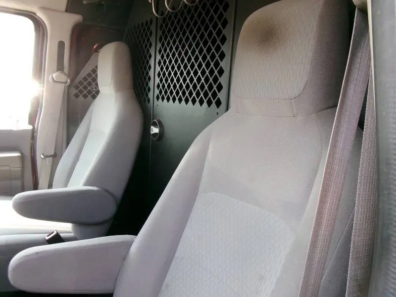 2011 Ford E-Series E-250 Van photo 3