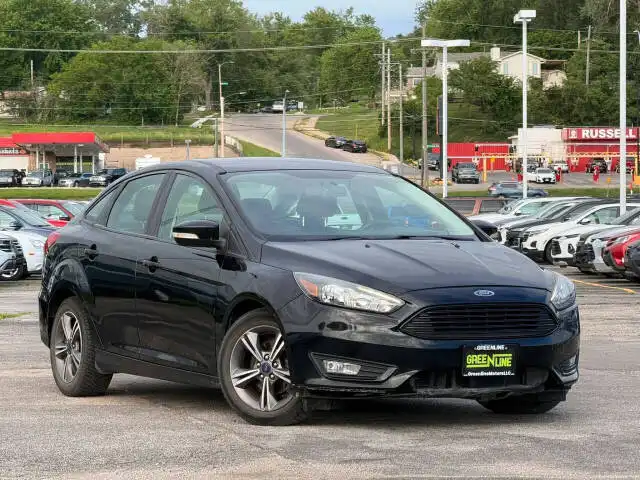2017 Ford Focus Sedan SE's photo