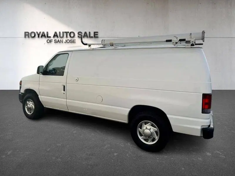 2010 Ford E-Series E-250 Van photo 5