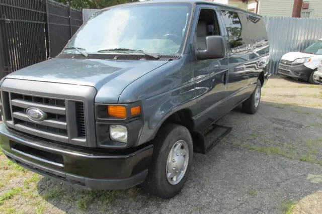2013 Ford E-Series E-150 Van photo 3