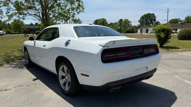 2021 Dodge Challenger SXT Auto photo 4