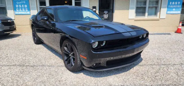 2017 Dodge Challenger SXT Plus photo 4
