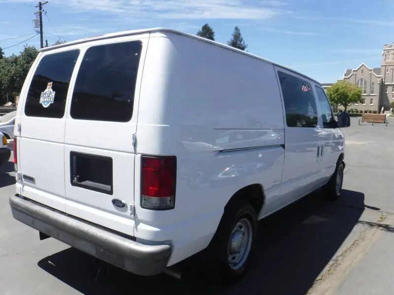 2006 Ford E-Series E-150 Van photo 3