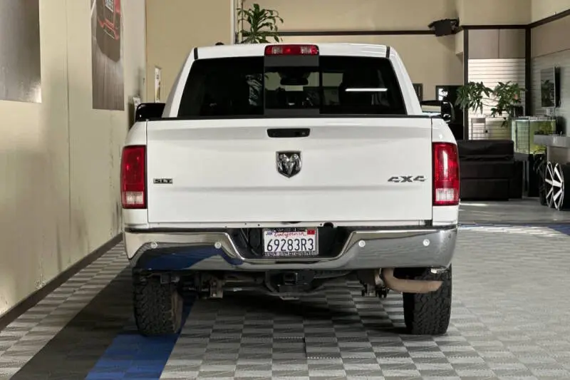 2018 RAM 1500 SLT 4x4 Crew Cab 5'7 photo 5