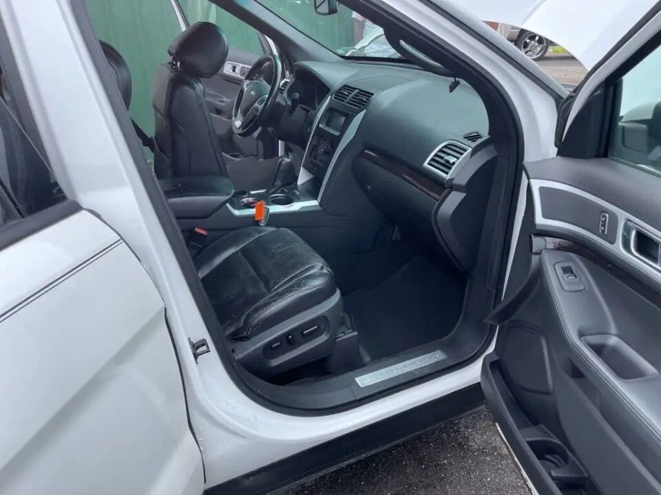 2012 Ford Explorer Limited photo 4