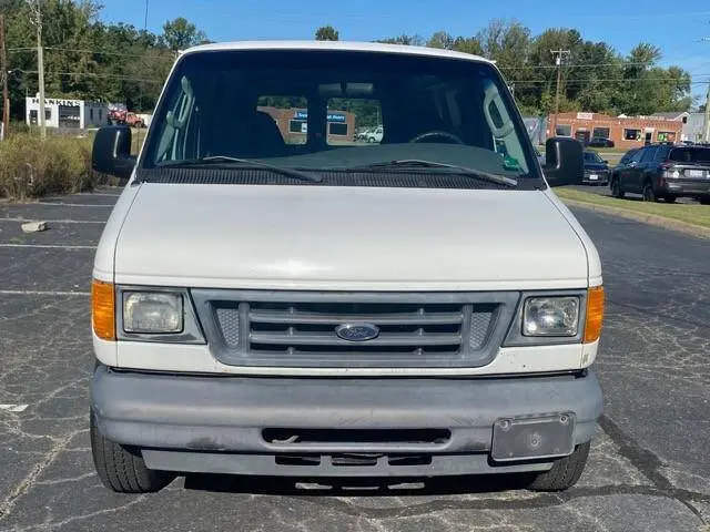 2006 Ford E-Series E-150 Van photo 4