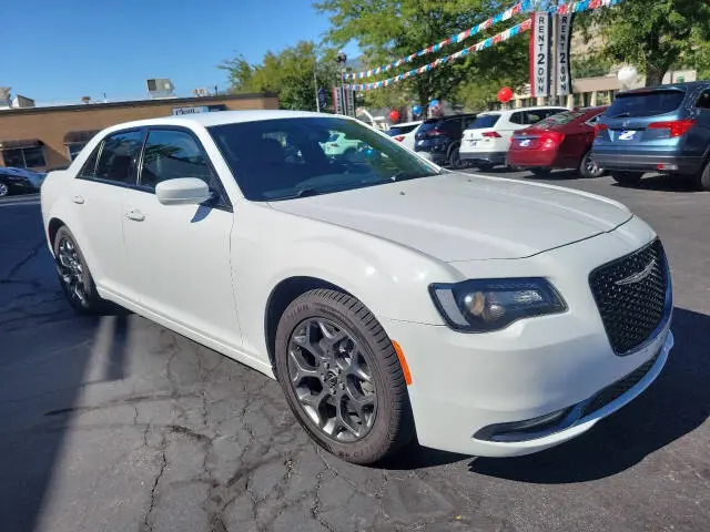2017 Chrysler 300 S AWD photo 4