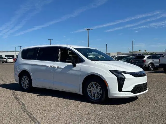 2027 Chrysler Pacifica Select photo 5