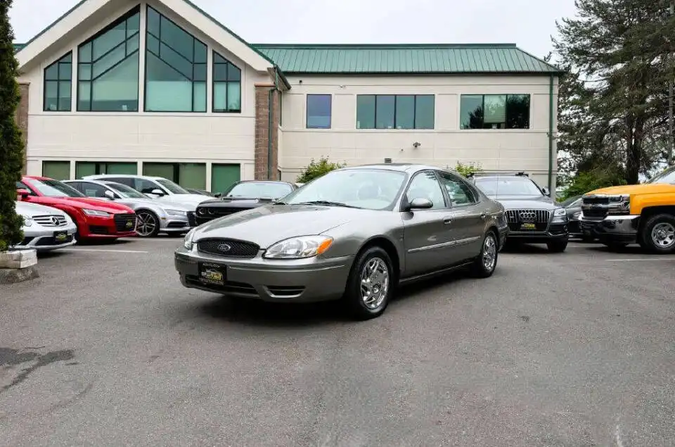 2004 Ford Taurus SEL's photo