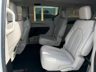 2018 Chrysler Pacifica Touring L photo 5