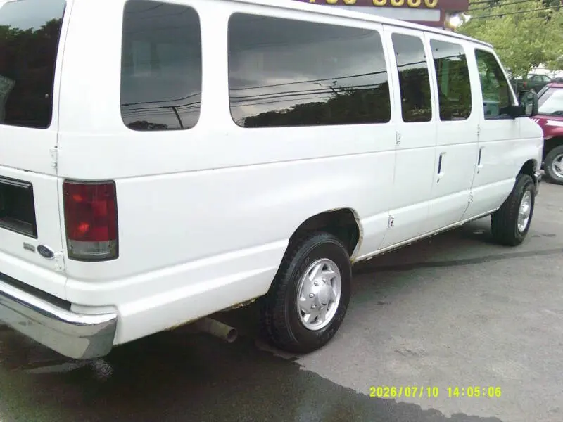 2011 Ford E-Series E-350 XLT Super Duty Extended photo 4