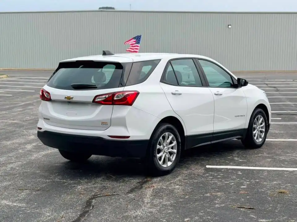 2020 Chevrolet Equinox LS's photo