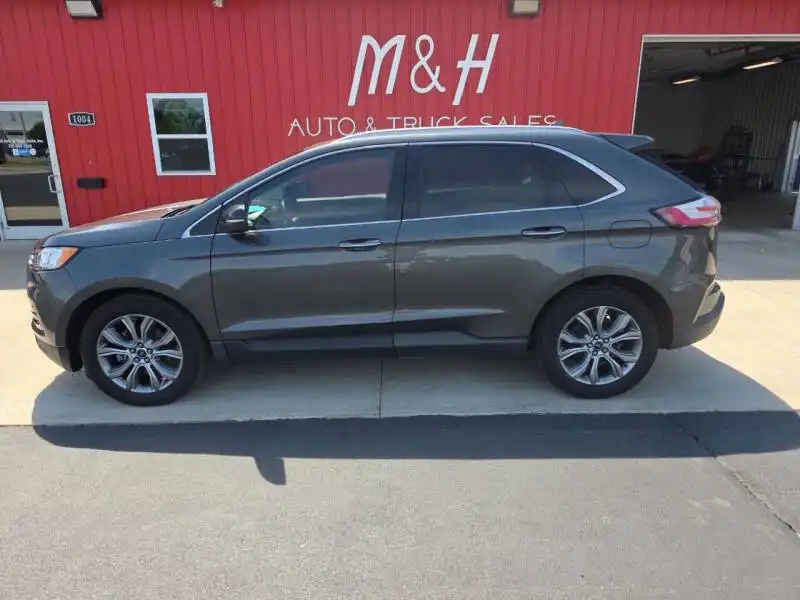 2019 Ford Edge Titanium's photo