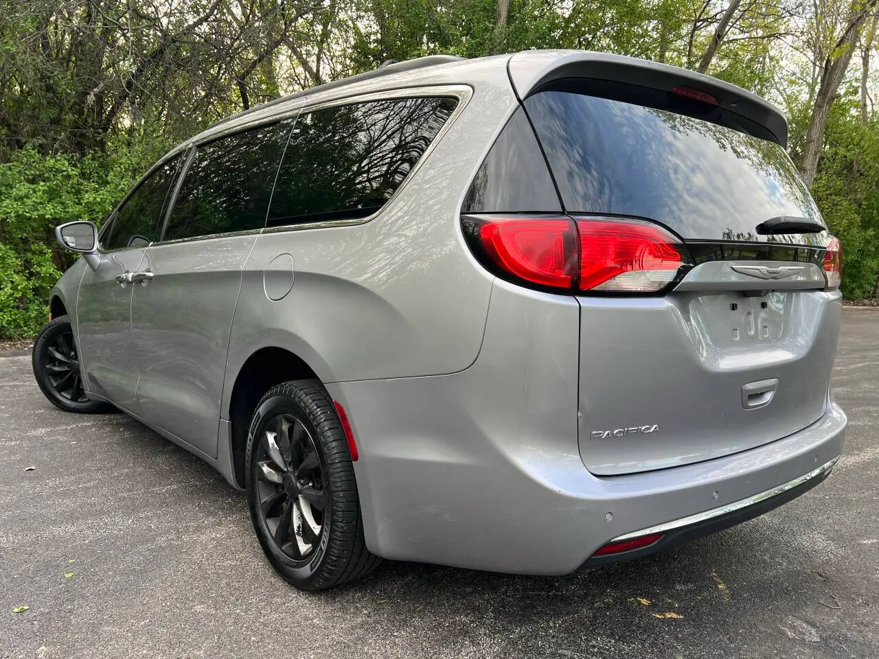 2017 Chrysler Pacifica Touring-L photo 4