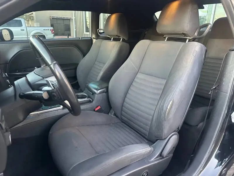 2013 Dodge Challenger SXT photo 5
