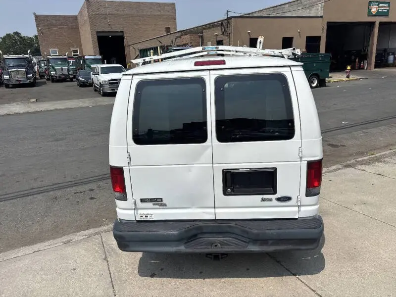 2012 Ford E-Series E-150 Van photo 5