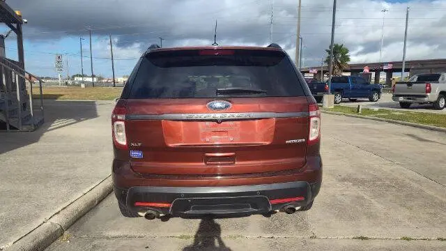 2015 Ford Explorer XLT photo 3