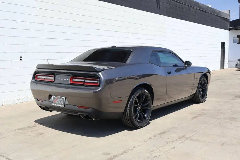 2017 Dodge Challenger R/T photo 5