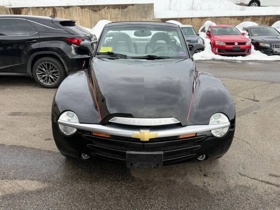 2004 Chevrolet SSR LS photo 4