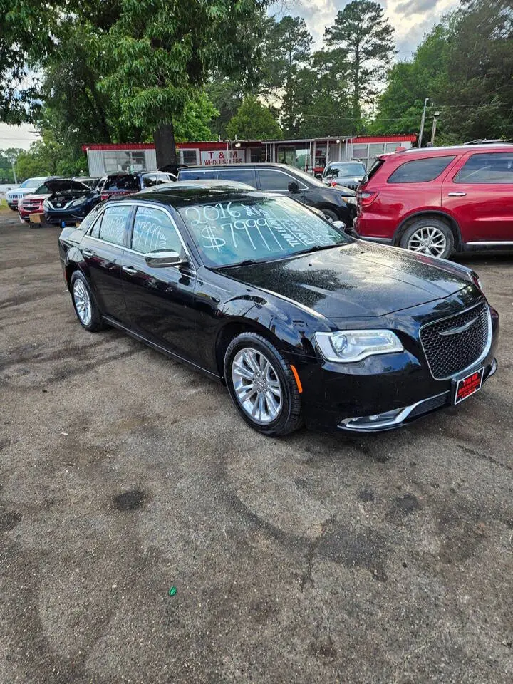 2016 Chrysler 300 C photo 3