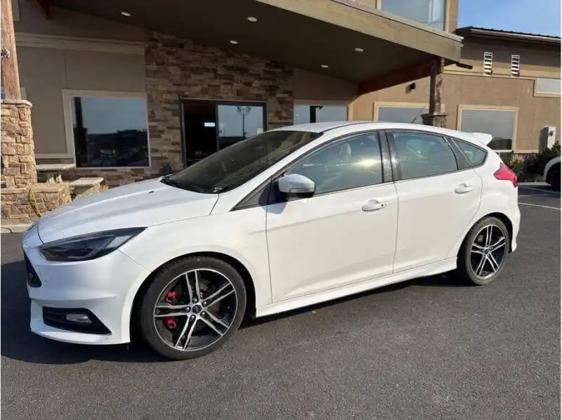 2016 Ford Focus 5 Door Hatch ST's photo