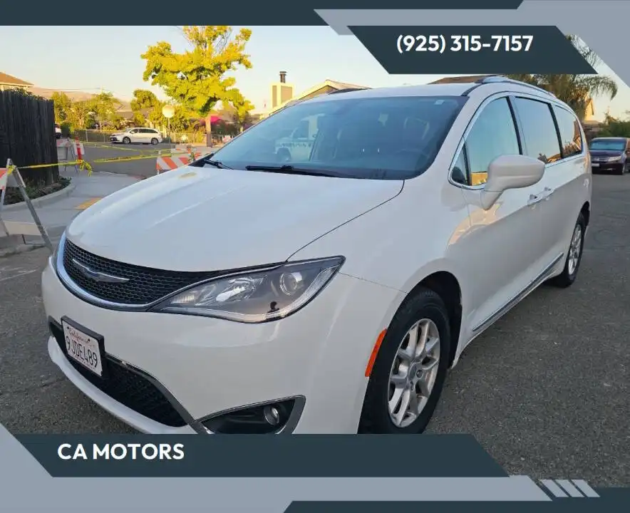 2020 Chrysler Pacifica Touring L's photo