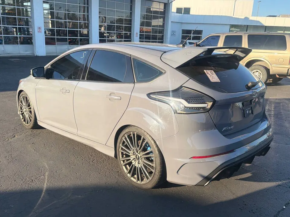2017 Ford Focus 5 Door Hatch RS photo 3