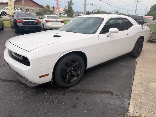 2014 Dodge Challenger SXT photo 4