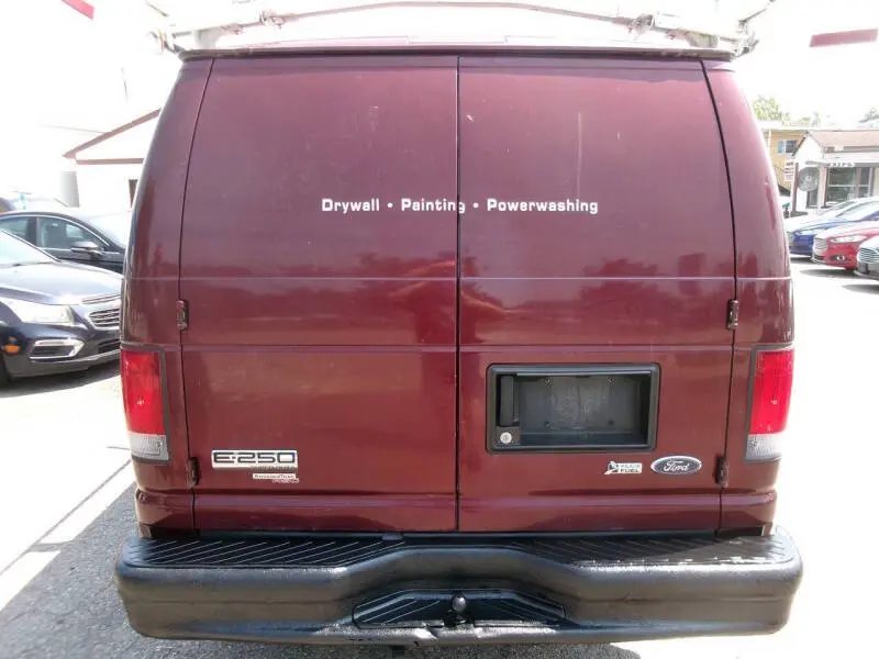 2011 Ford E-Series E-250 Van photo 5