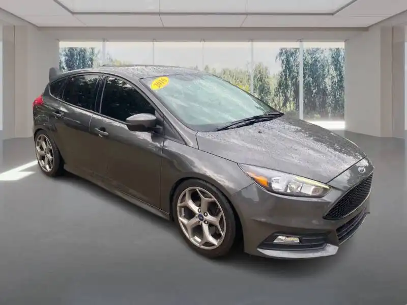 2016 Ford Focus ST Hatchback 5-Door's photo