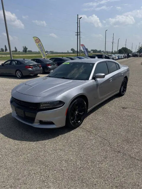 2015 Dodge Charger SXT photo 4