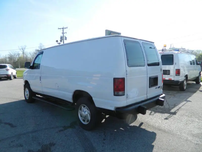 2013 Ford E-Series E-250 Van photo 5