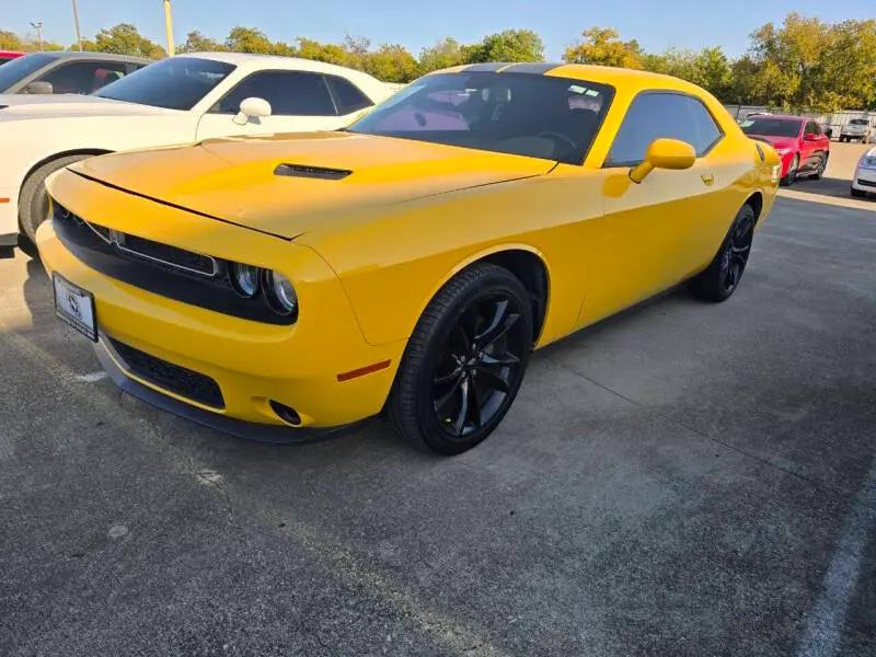 2017 Dodge Challenger SXT photo 3