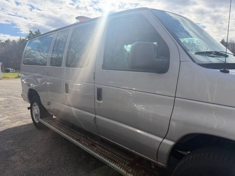 2013 Ford E-Series E-250 Van photo 4