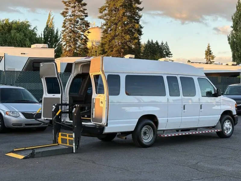 2014 Ford E-Series E-250 Extended photo 3