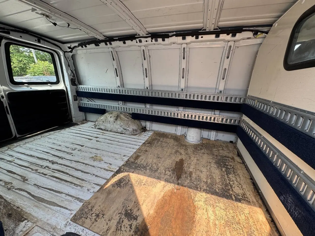 2014 Chevrolet Express 1500 Work Van photo 5