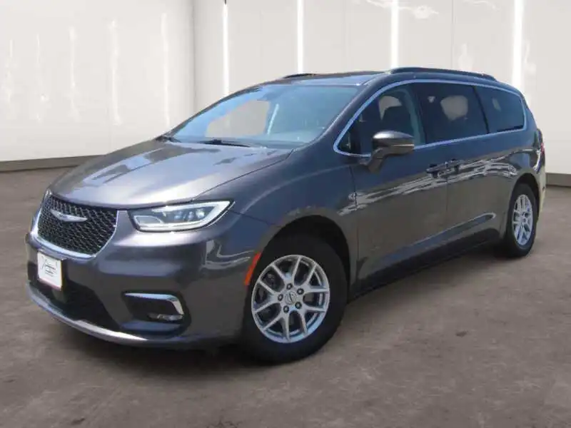 2022 Chrysler Pacifica Touring L's photo