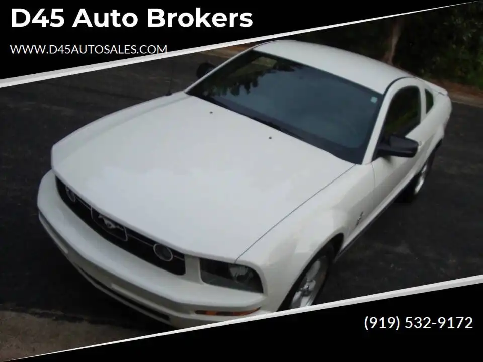 2007 Ford Mustang V6 Premium's photo