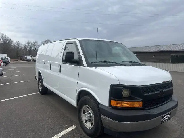 2017 Chevrolet Express 2500 Work Van HD photo 3